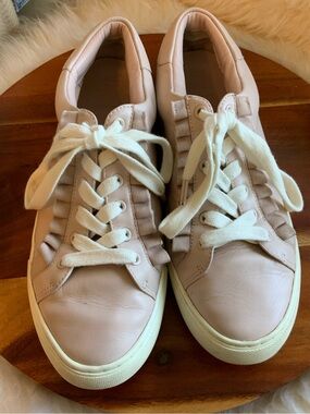 Tory Burch Ruffle sneaker Women’s size 9
